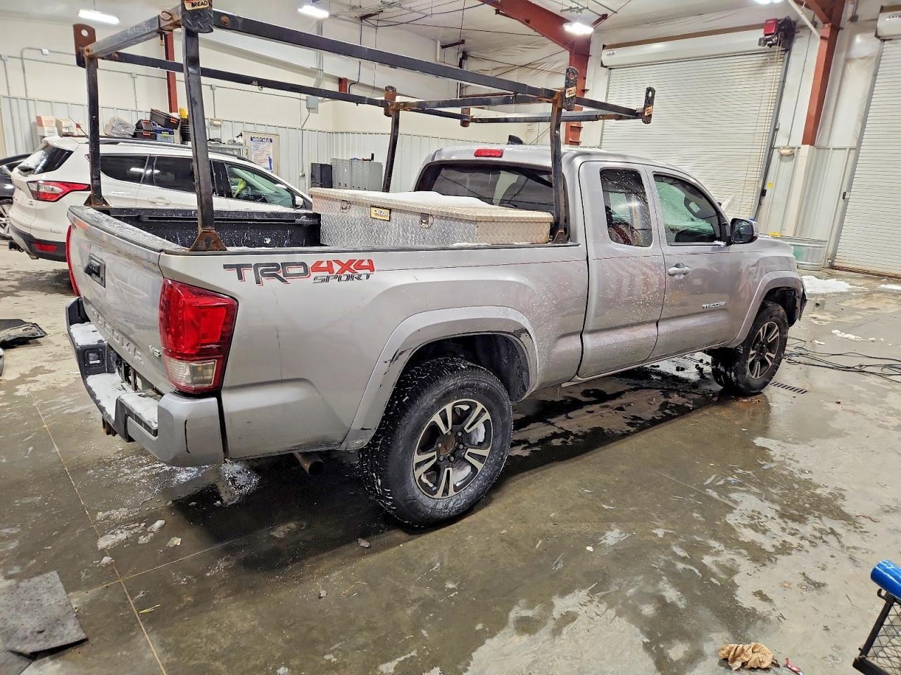 2017 TOYOTA TACOMA