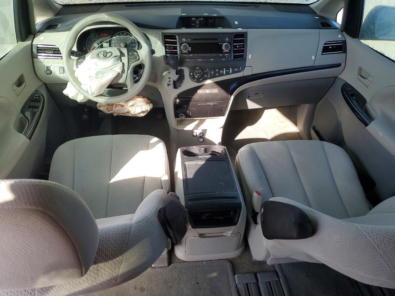 2014 TOYOTA SIENNA