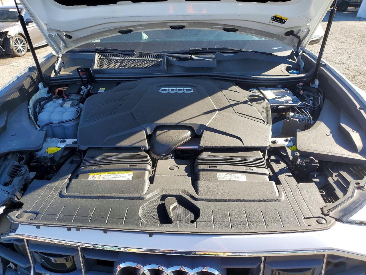 2020 AUDI Q8