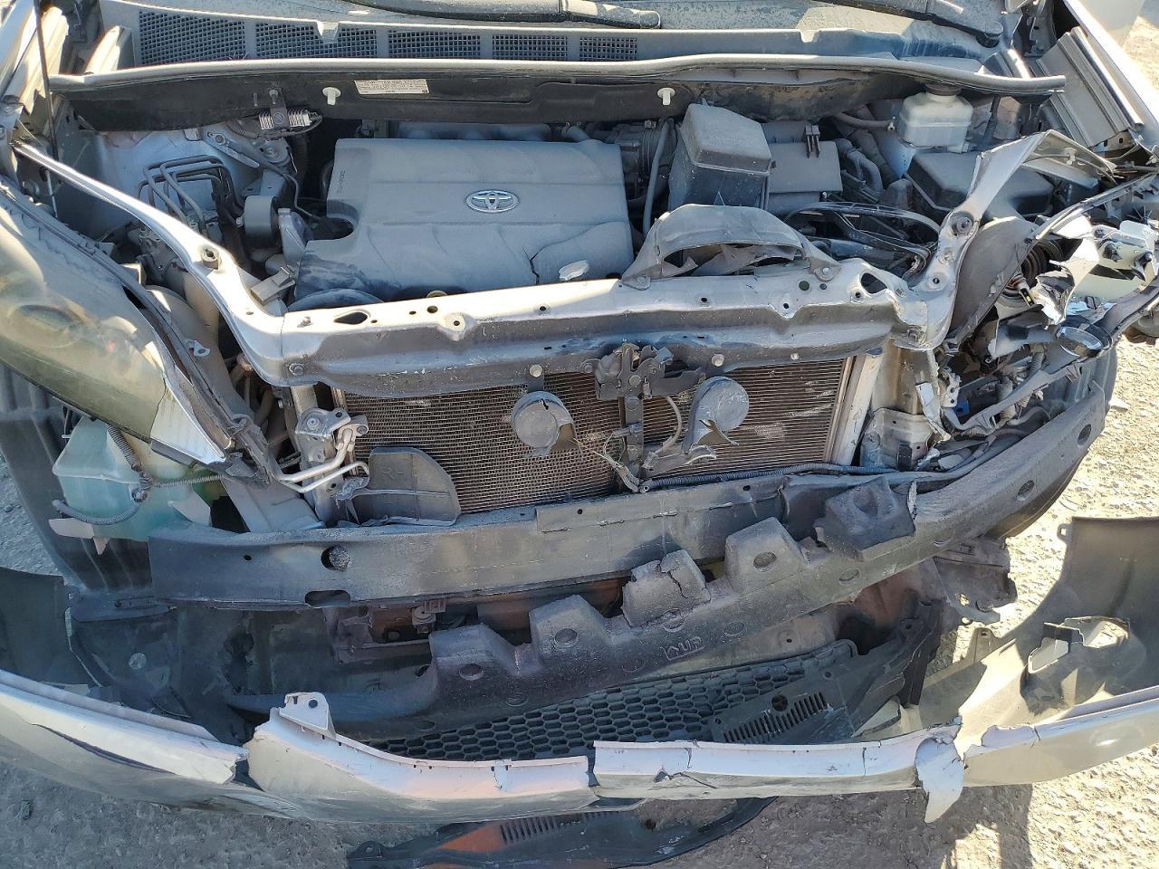 2014 TOYOTA SIENNA