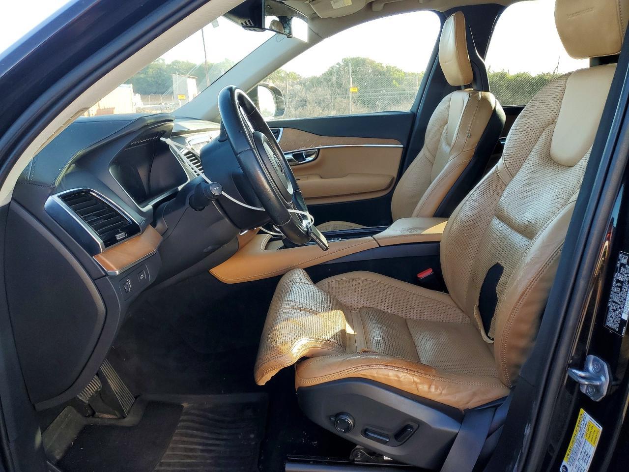 2016 VOLVO XC90