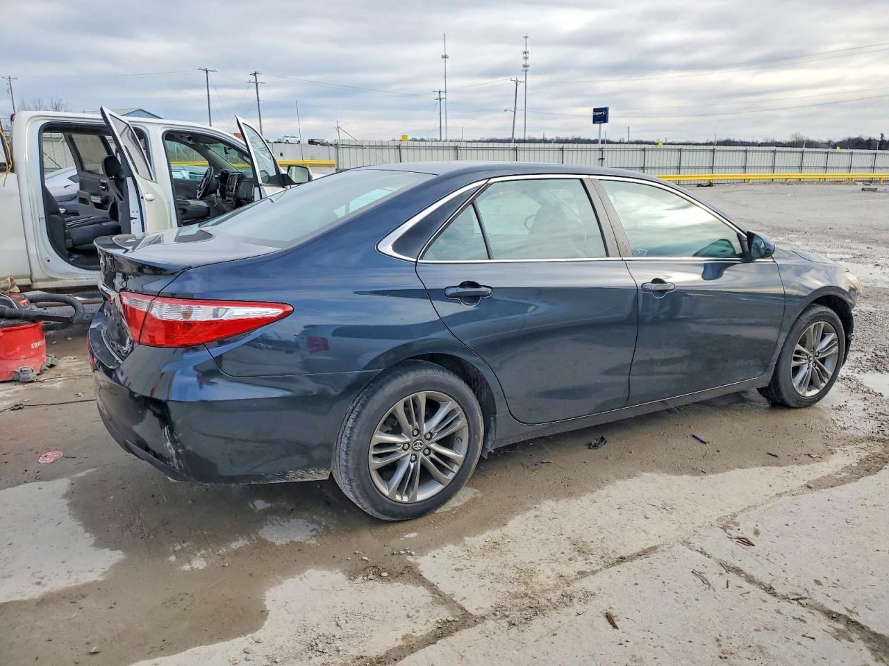 2016 TOYOTA CAMRY