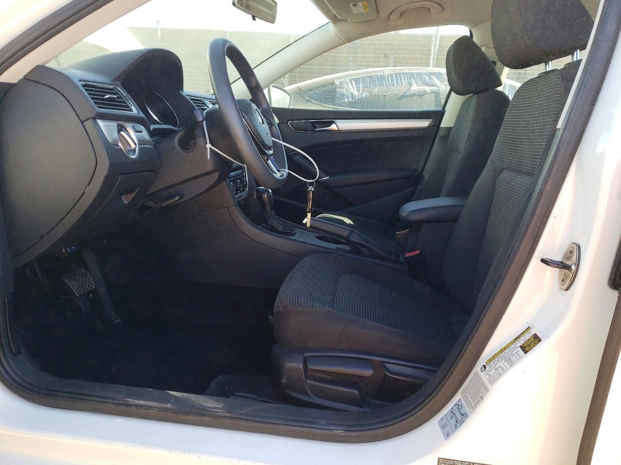 2016 VOLKSWAGEN Passat