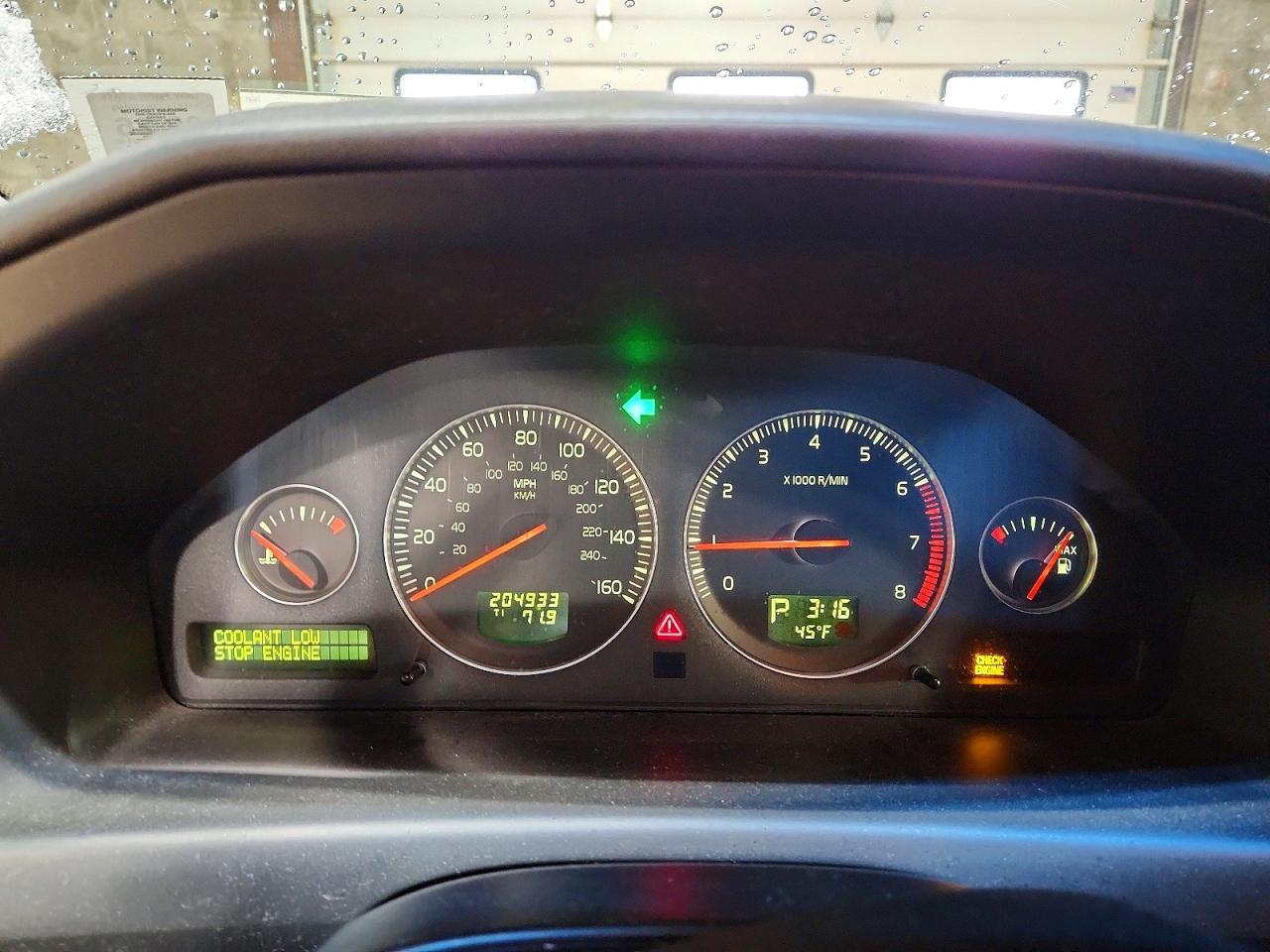 2004 VOLVO XC70