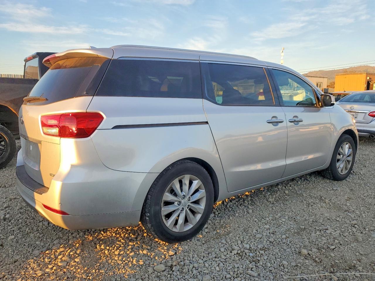 2016 KIA SEDONA