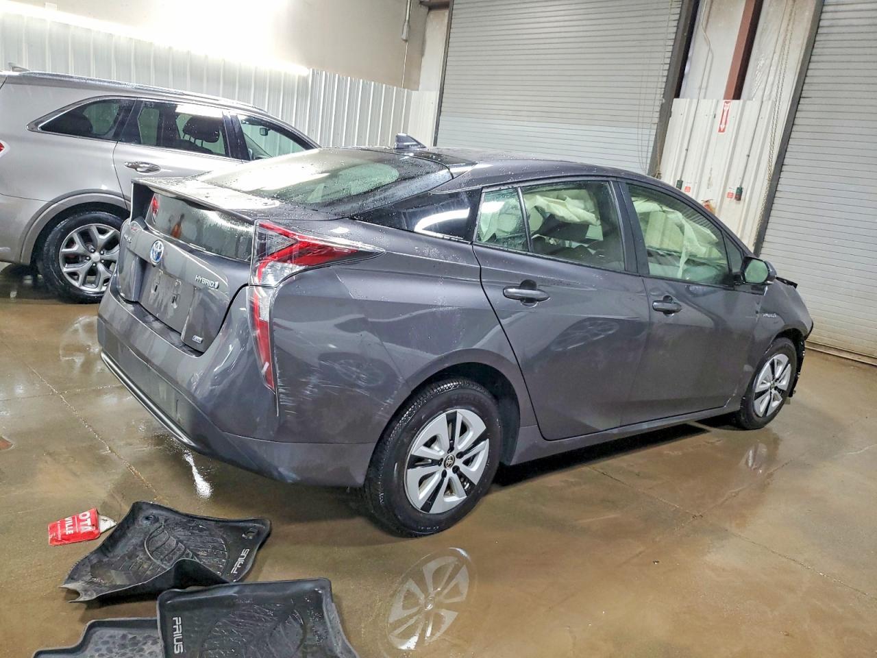2016 TOYOTA PRIUS
