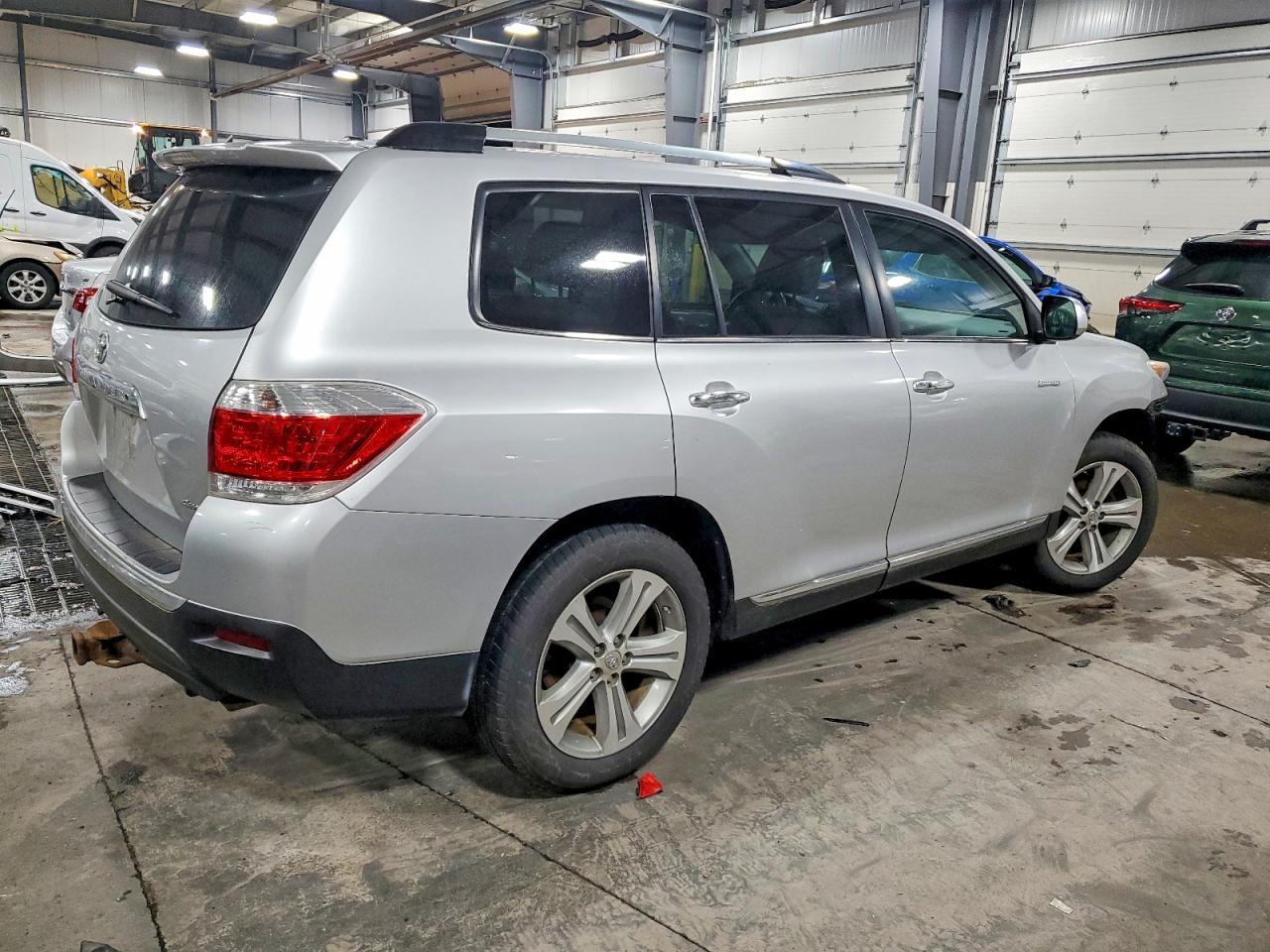 2013 TOYOTA HIGHLANDER