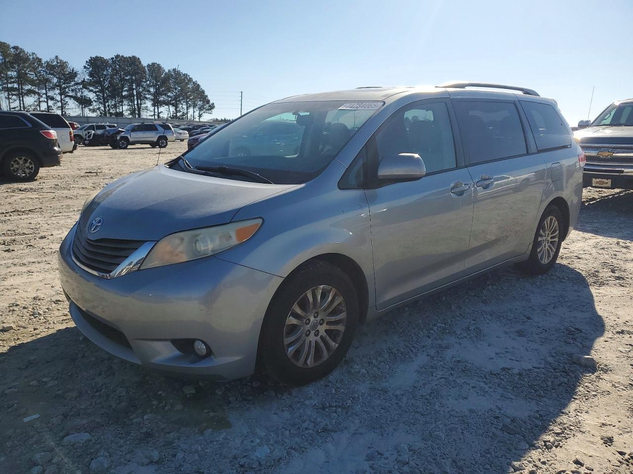 2014 TOYOTA SIENNA