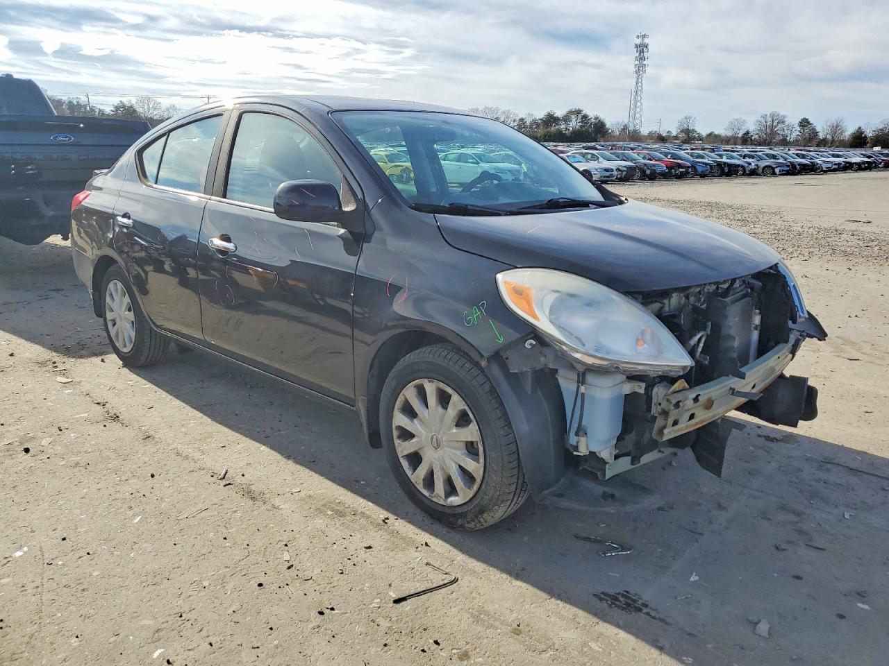 2013 NISSAN VERSA