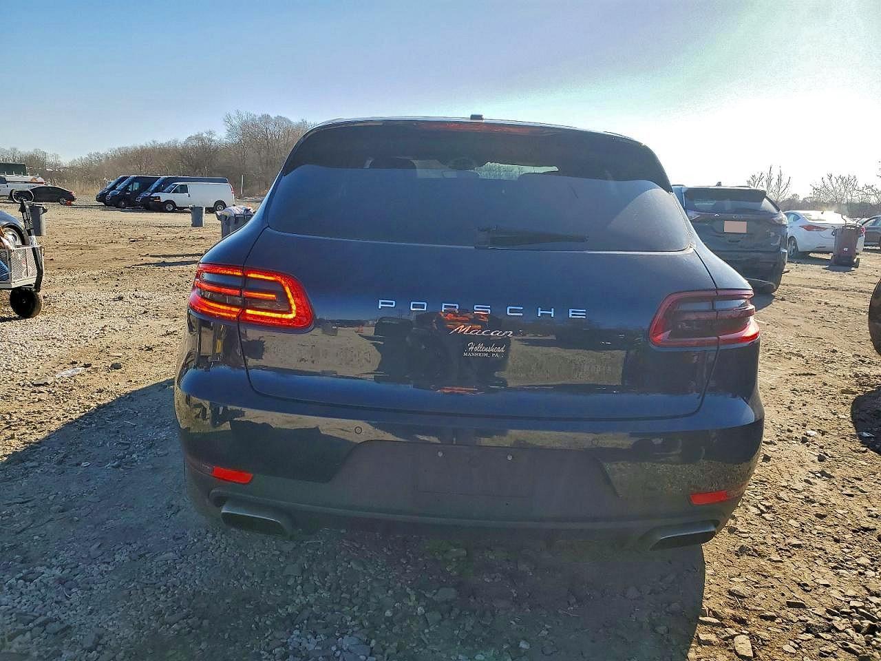 2017 PORSCHE Macan