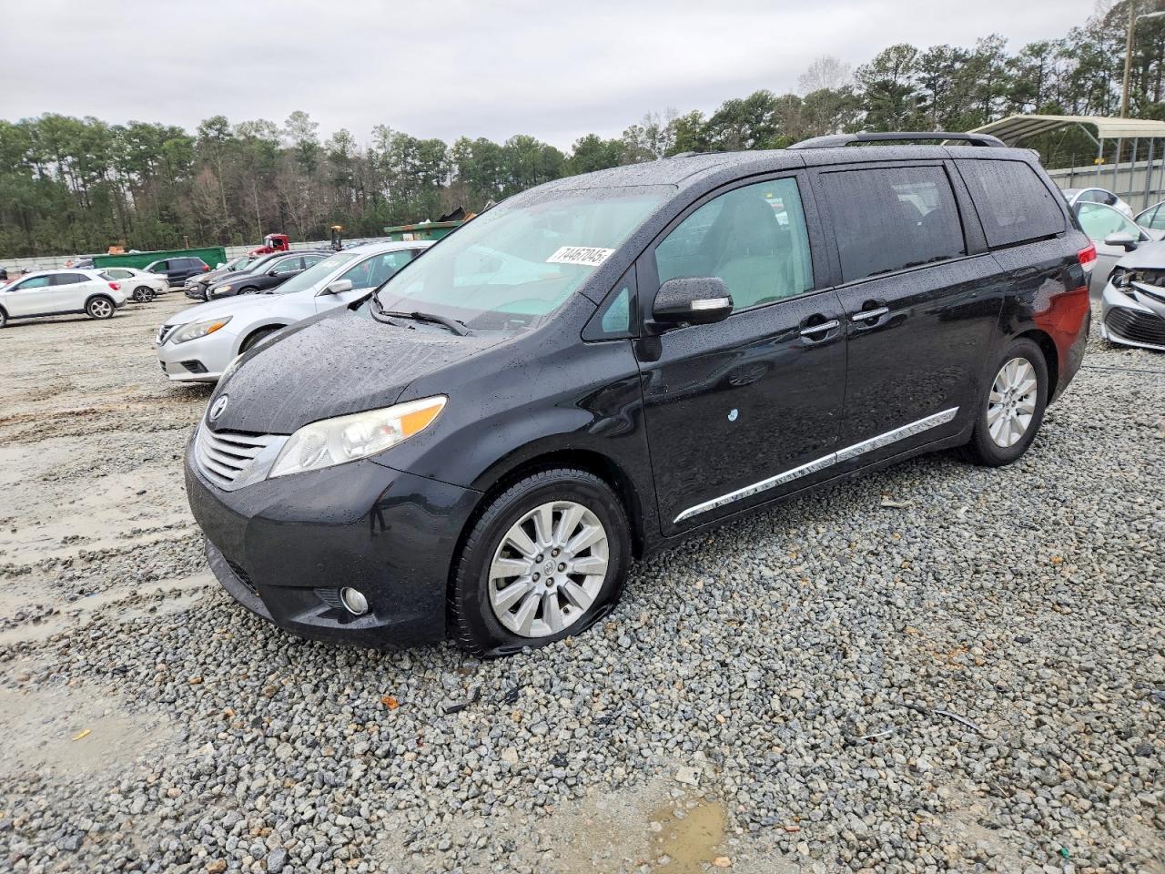 2013 TOYOTA SIENNA