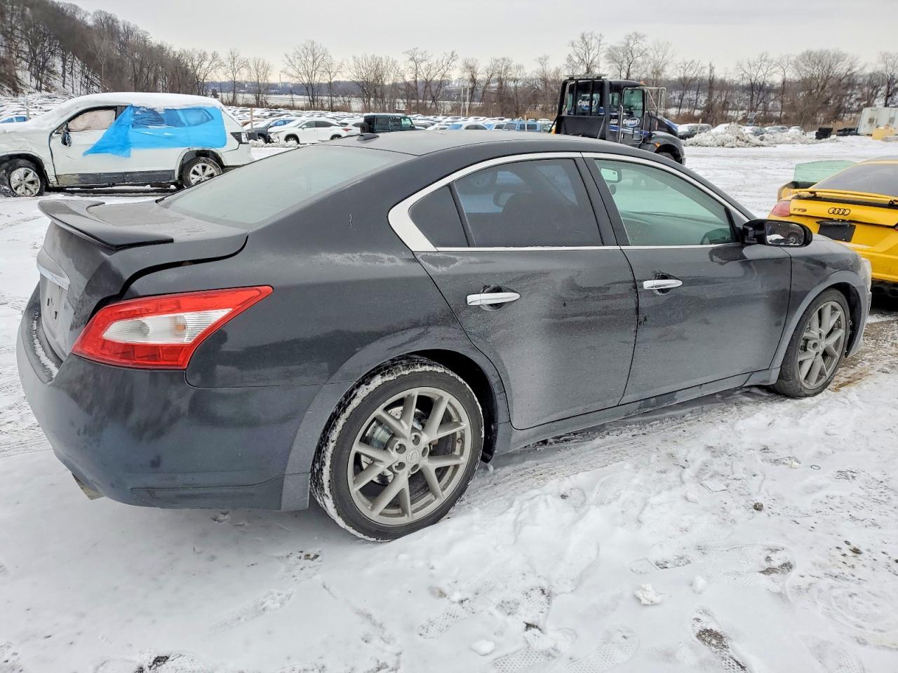 2010 NISSAN Maxima