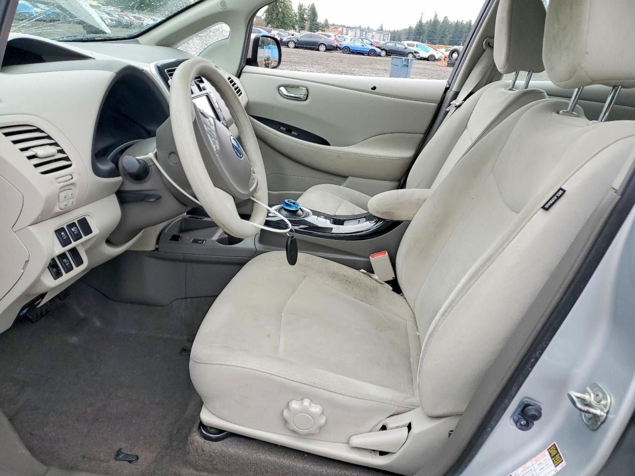 2011 NISSAN LEAF