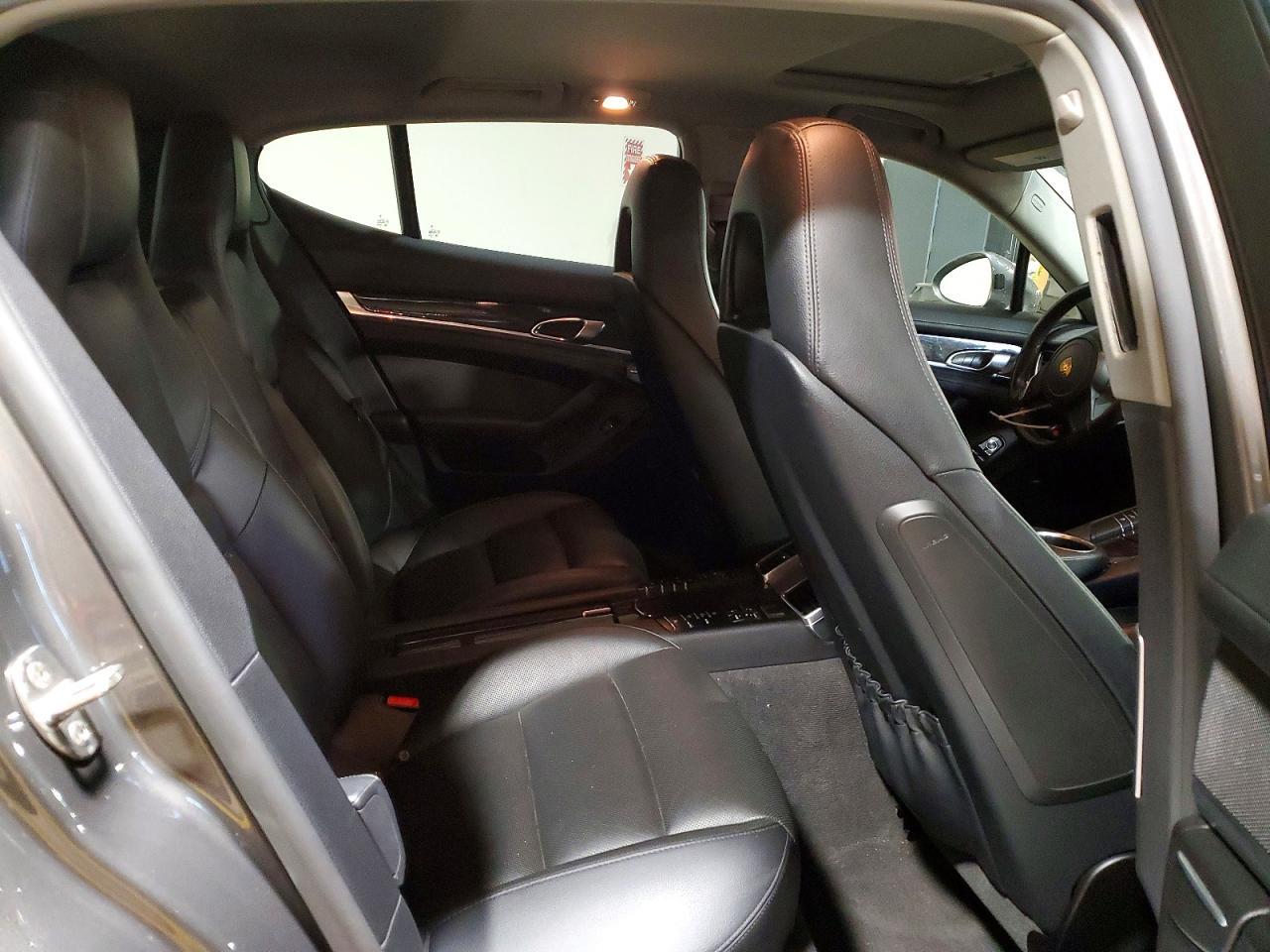 2016 PORSCHE Panamera