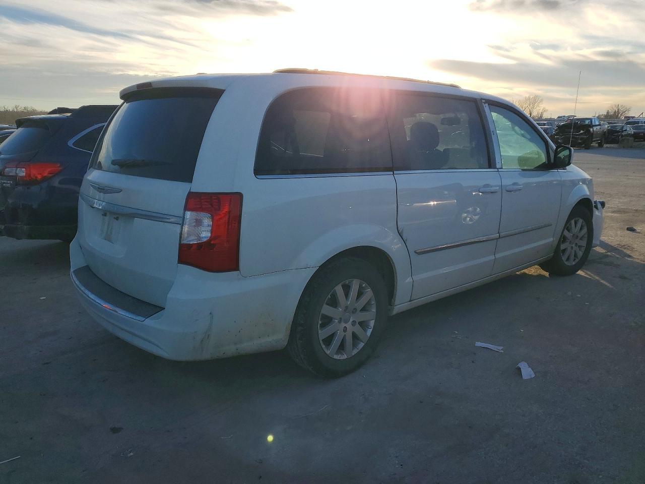 2016 CHRYSLER Town & Country