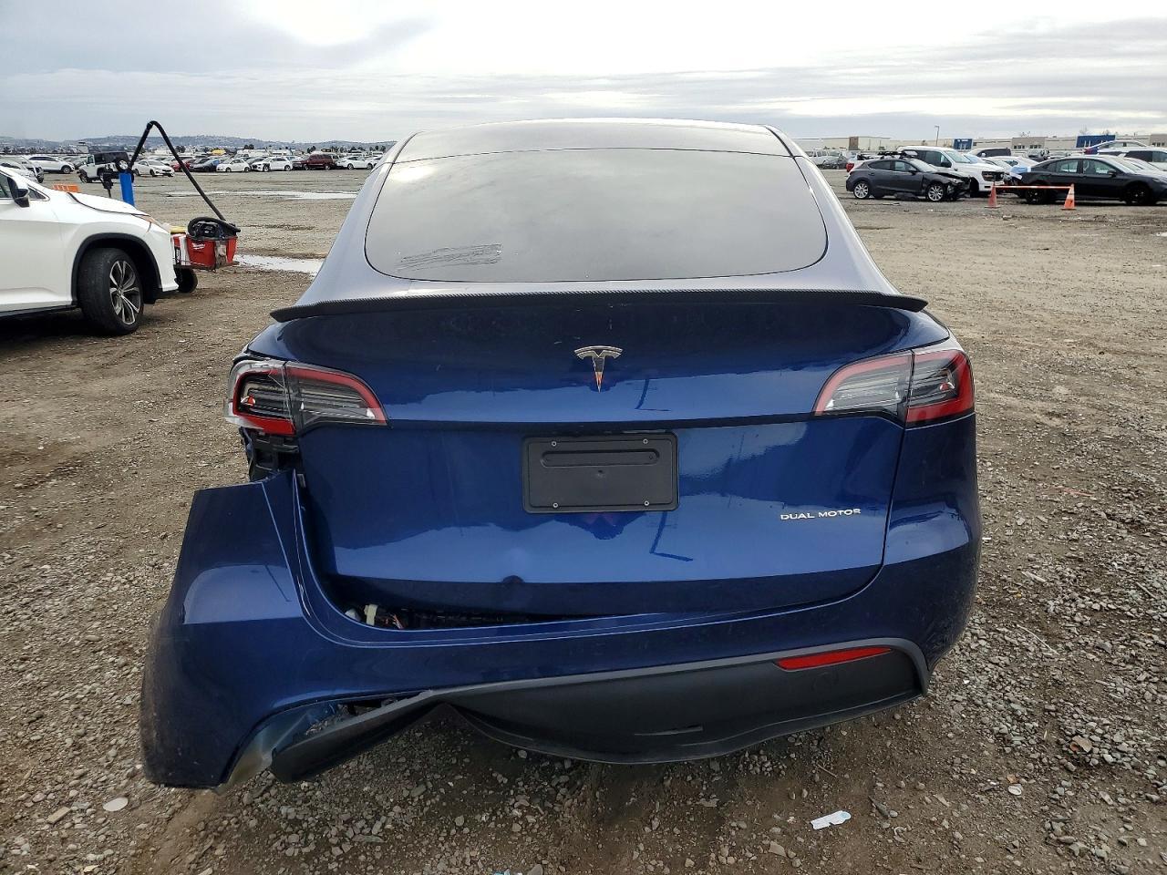2024 TESLA MODEL Y