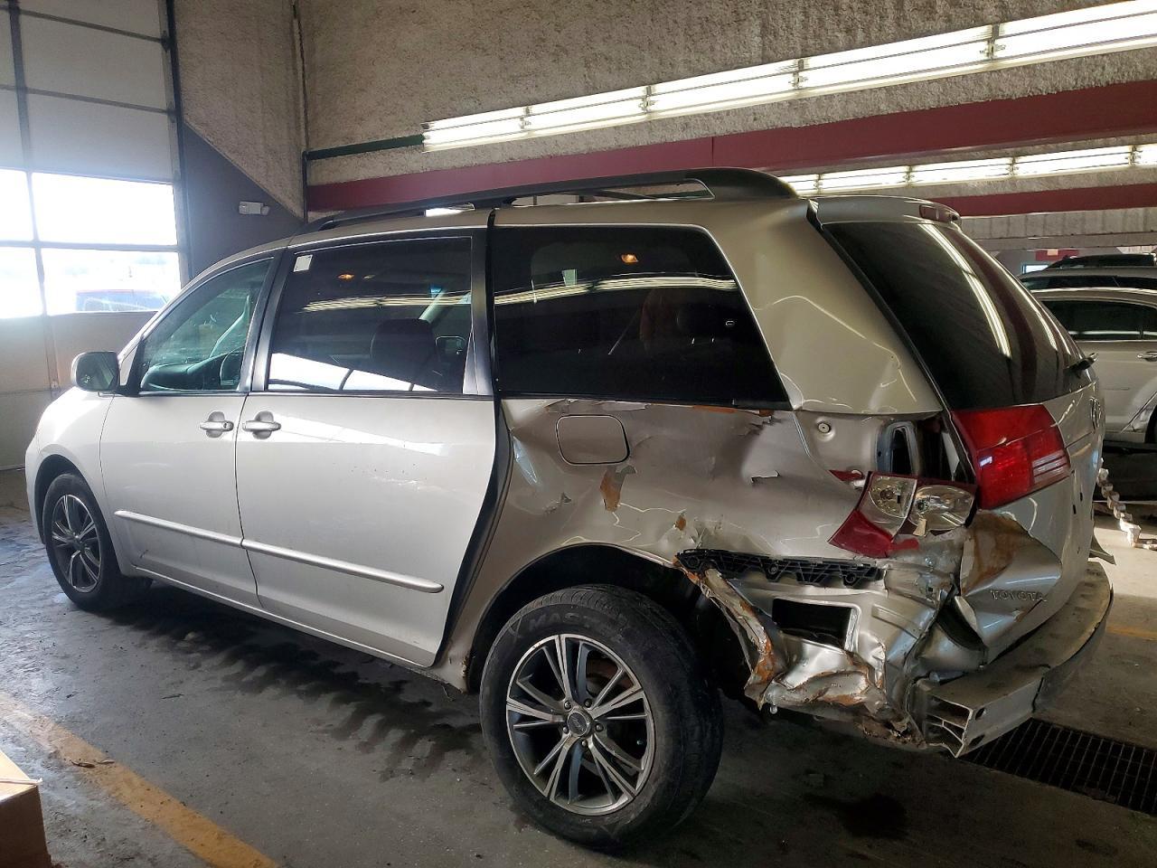 2005 TOYOTA SIENNA