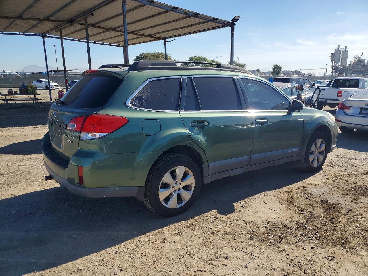2010 SUBARU Outback
