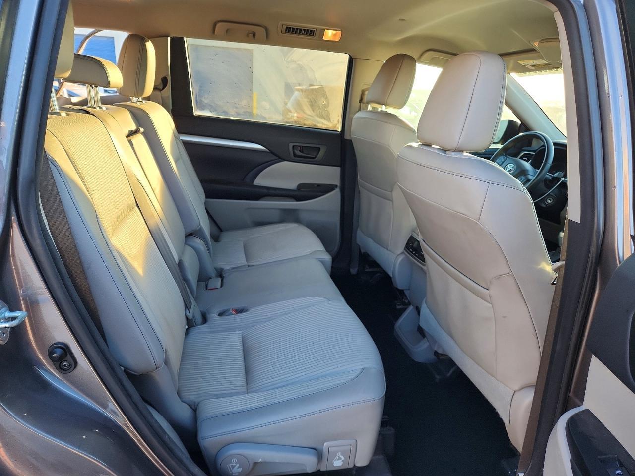 2016 TOYOTA HIGHLANDER