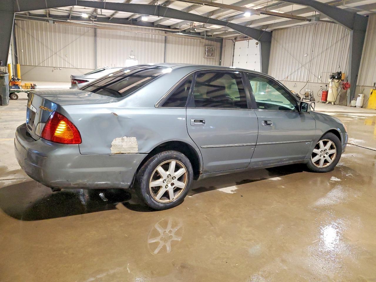 2001 TOYOTA Avalon