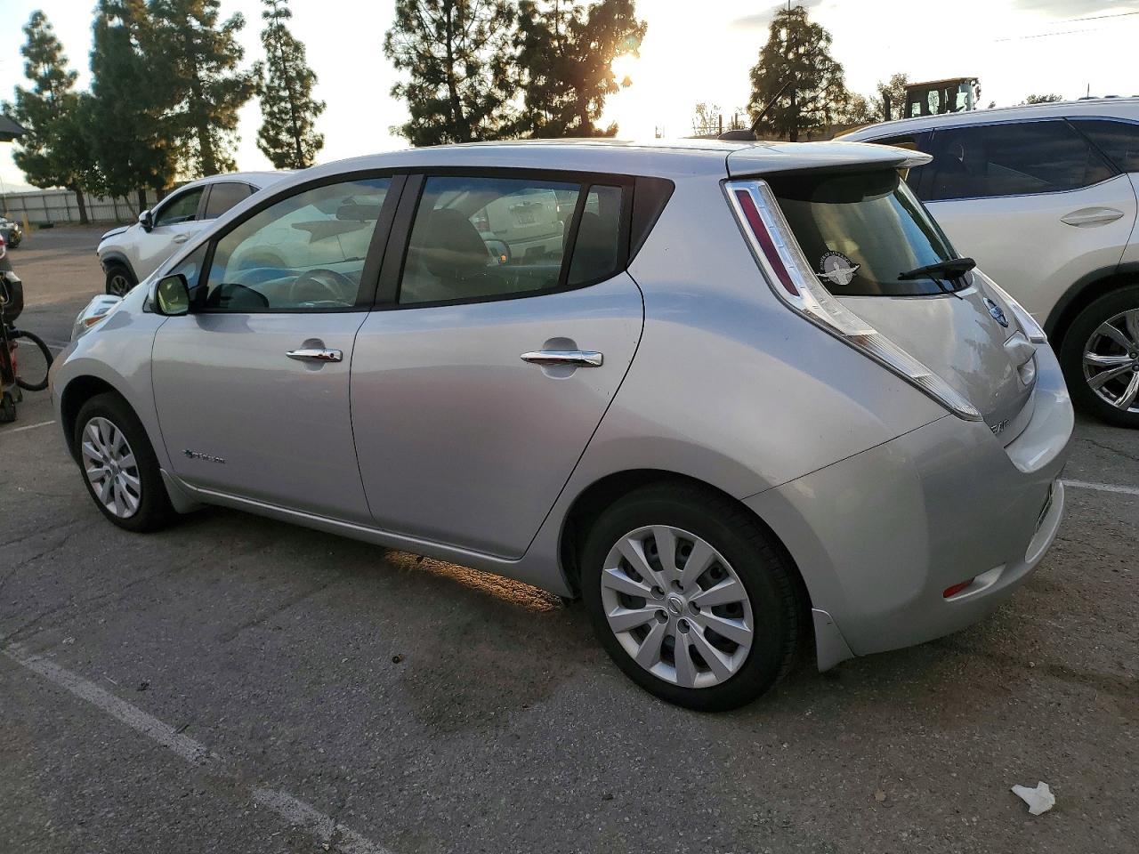 2016 NISSAN LEAF