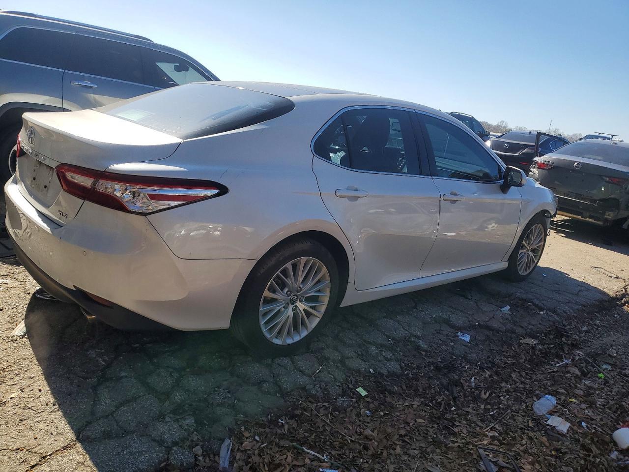2018 TOYOTA CAMRY