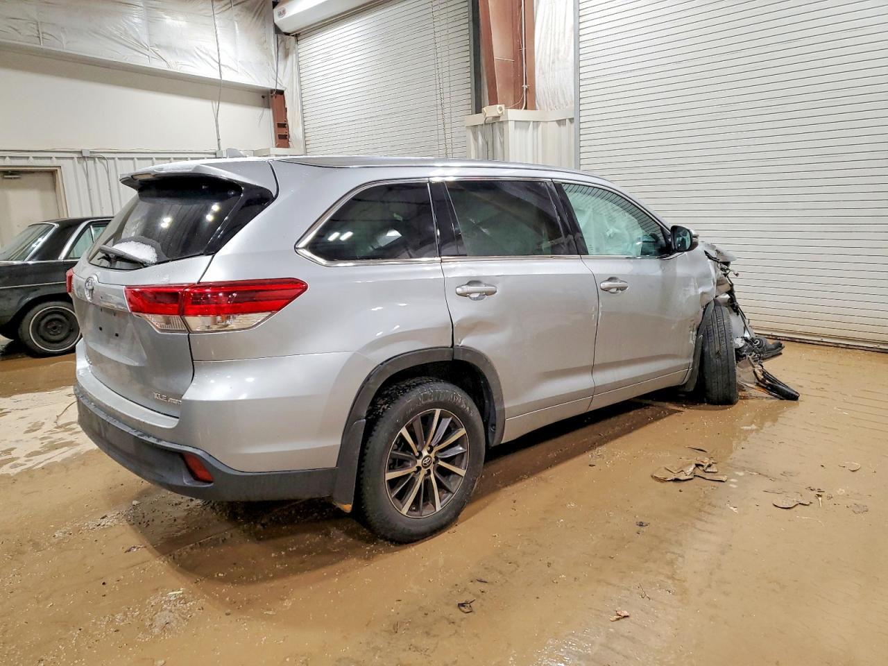 2017 TOYOTA HIGHLANDER