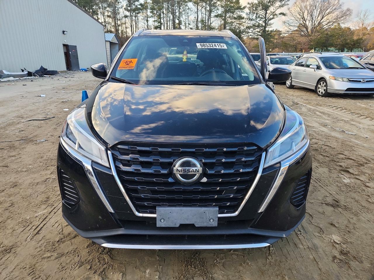 2021 NISSAN KICKS