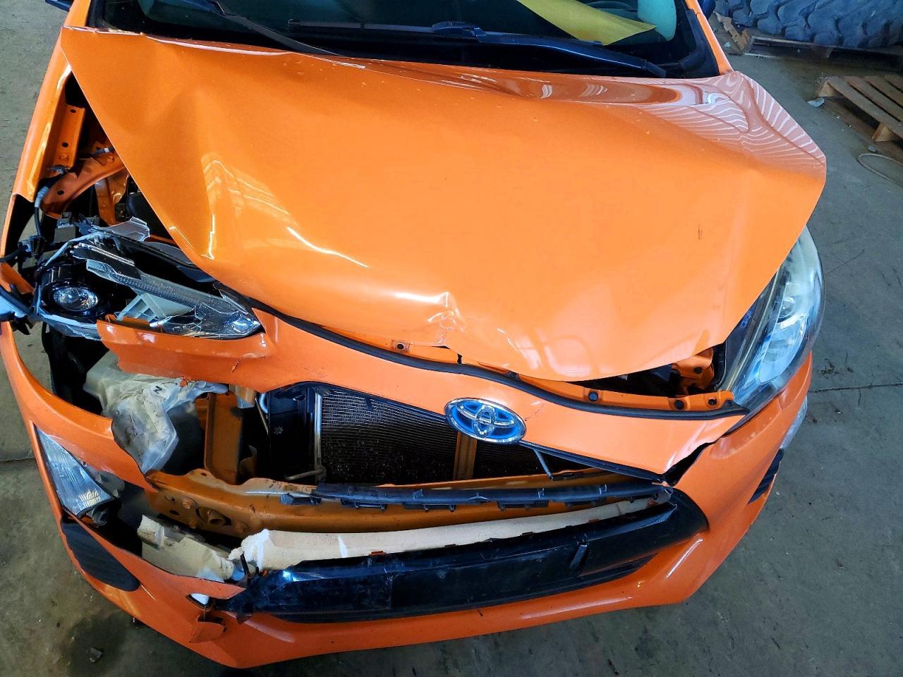 2016 TOYOTA Prius c