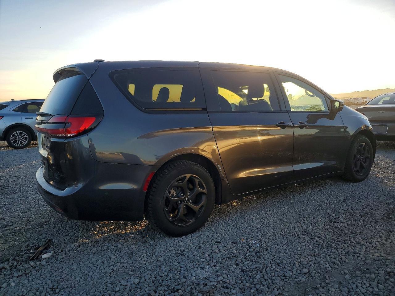 2022 CHRYSLER Pacifica