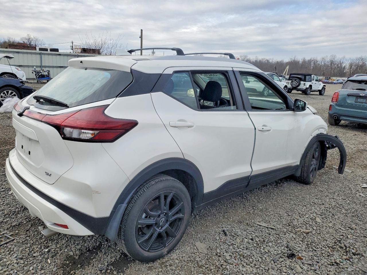 2024 NISSAN KICKS