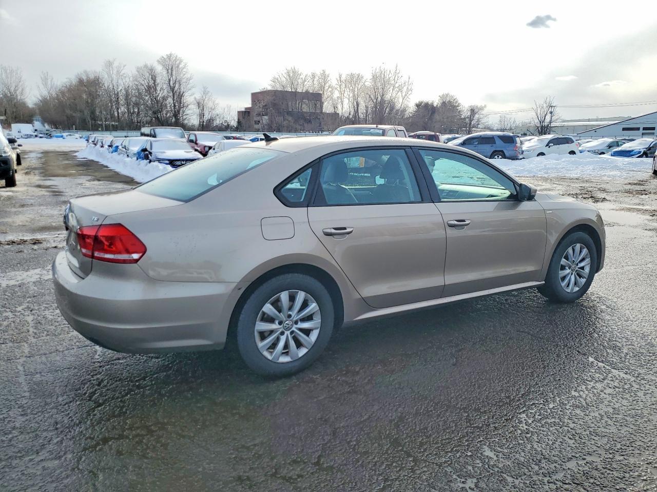 2015 VOLKSWAGEN Passat