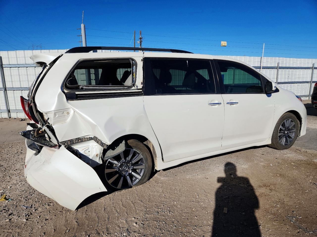 2018 TOYOTA SIENNA