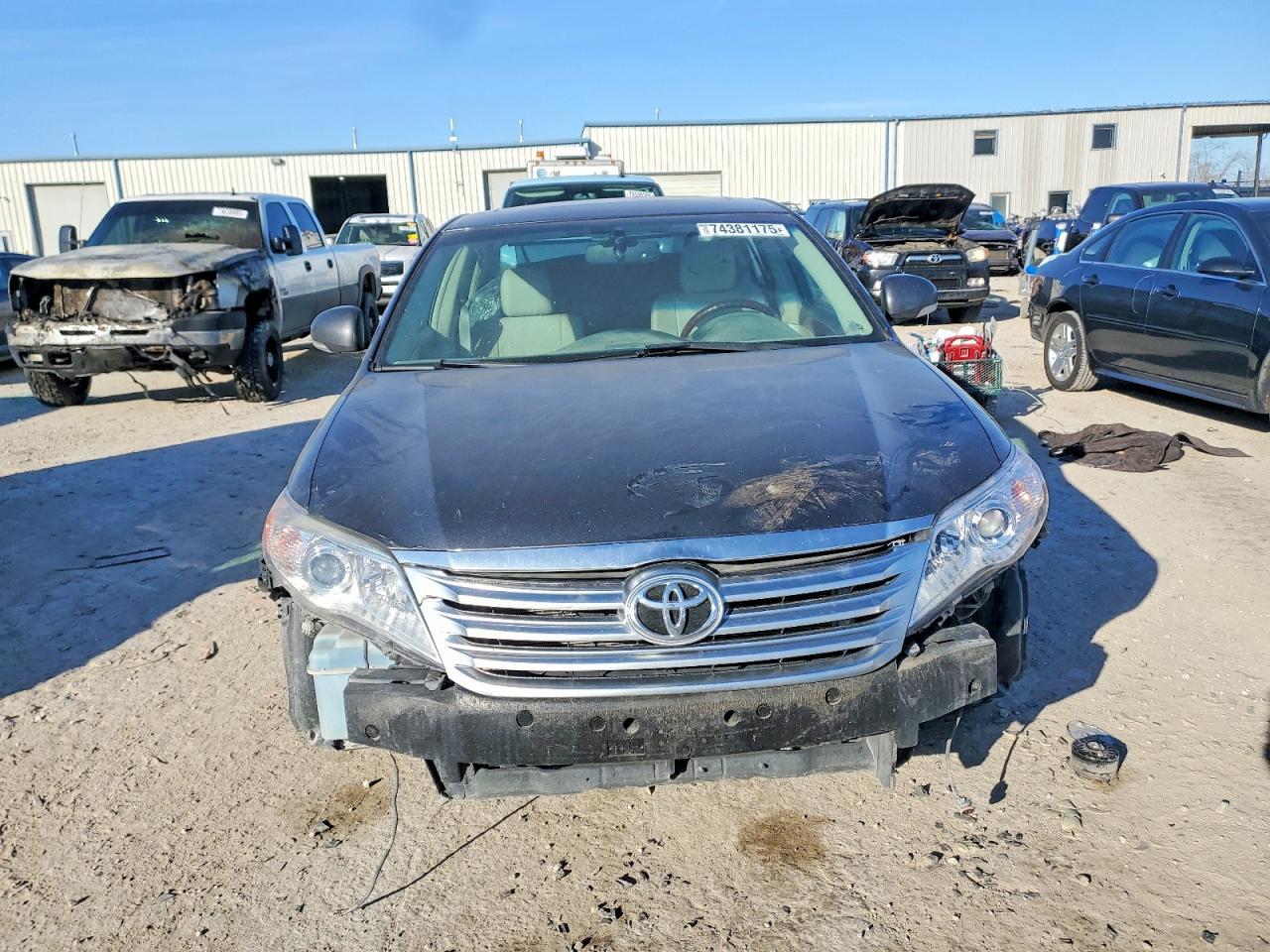 2011 TOYOTA Avalon
