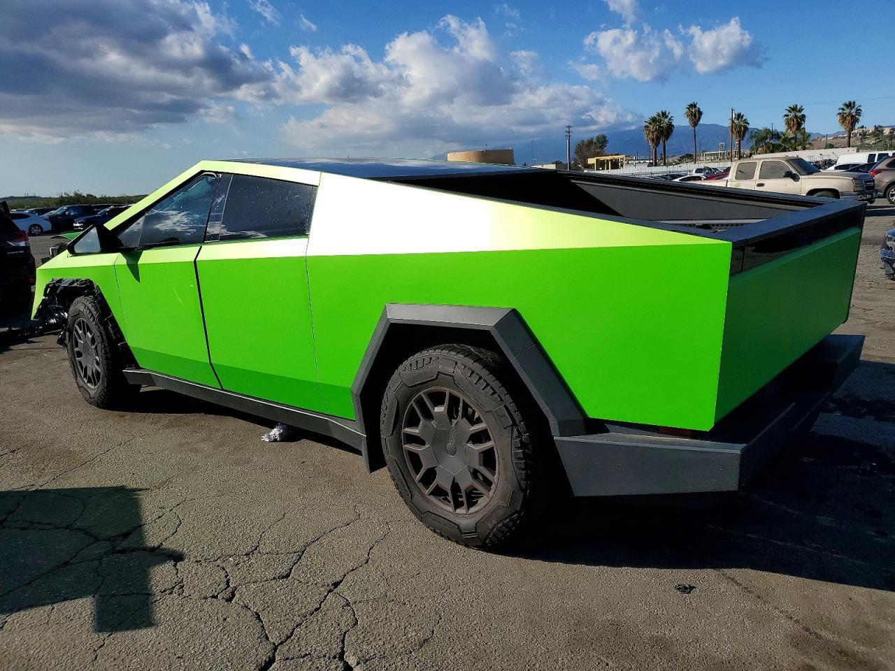 2024 TESLA Cybertruck