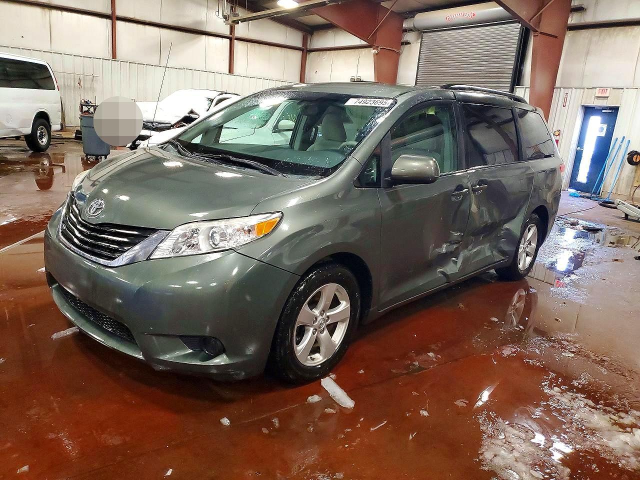 2014 TOYOTA SIENNA