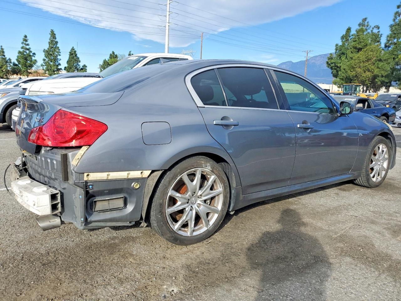 2011 INFINITI G37
