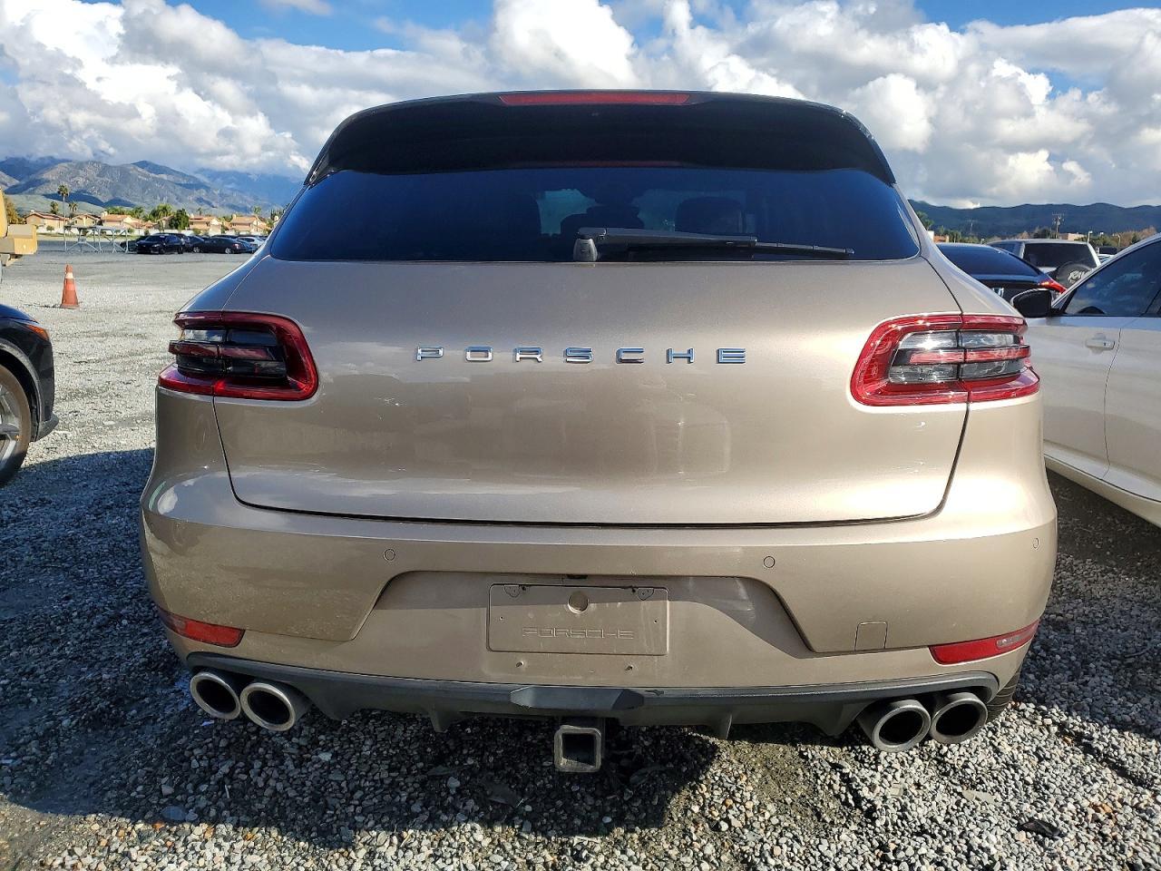 2017 PORSCHE Macan
