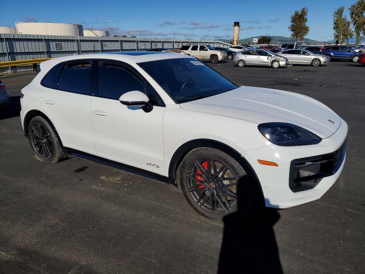 2025 PORSCHE CAYENNE