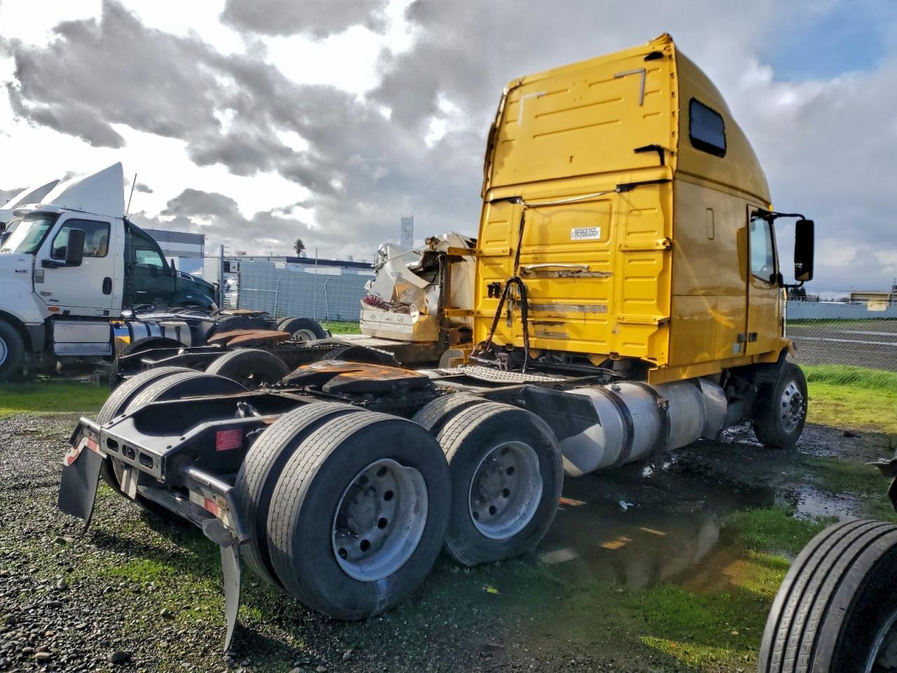 2013 VOLVO VNL