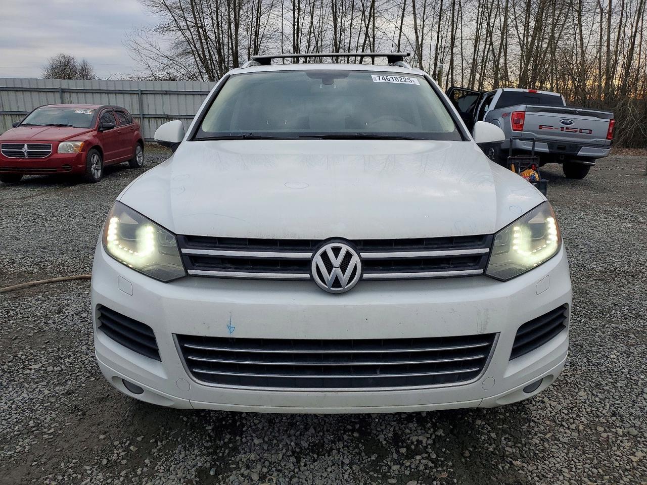 2012 VOLKSWAGEN Touareg