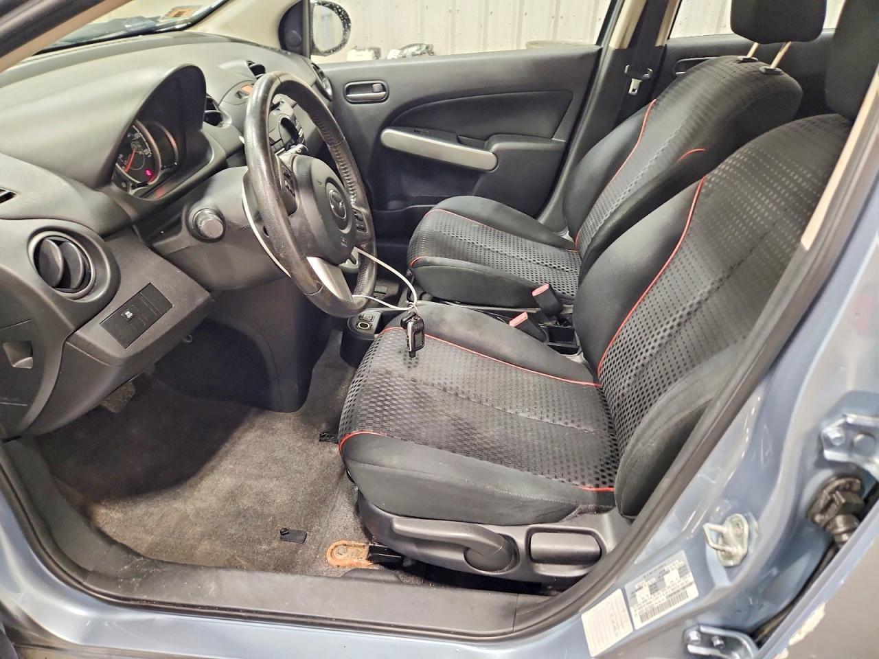 2013 MAZDA 2