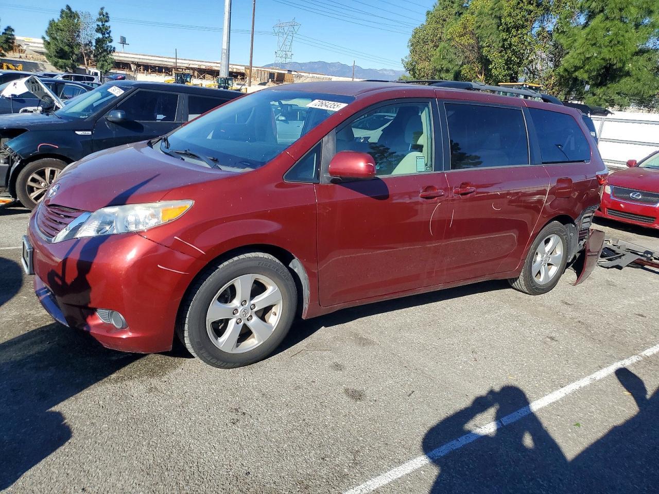 2015 TOYOTA SIENNA