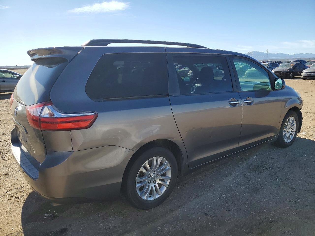 2015 TOYOTA SIENNA
