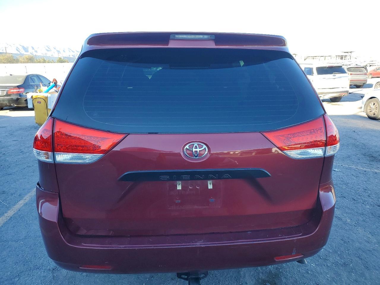 2012 TOYOTA SIENNA