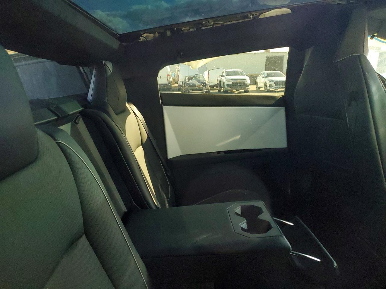 2024 TESLA Cybertruck