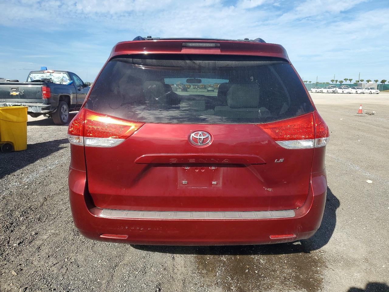2013 TOYOTA SIENNA