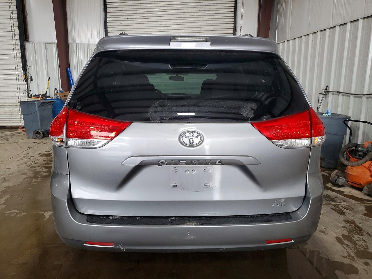 2014 TOYOTA SIENNA