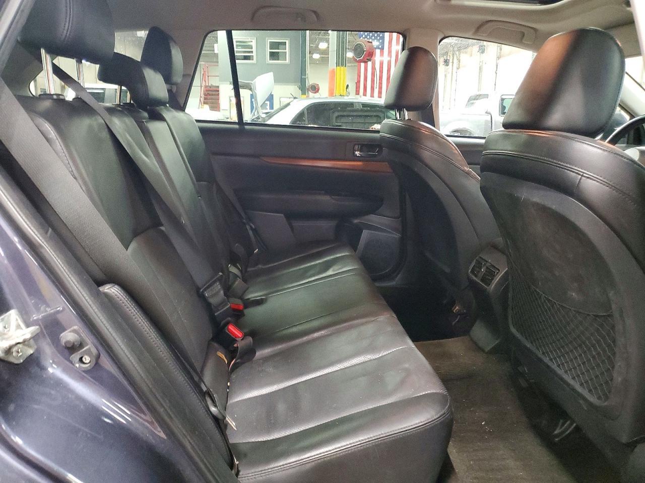 2014 SUBARU Outback