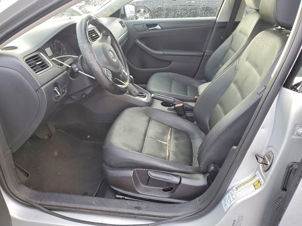 2011 VOLKSWAGEN JETTA